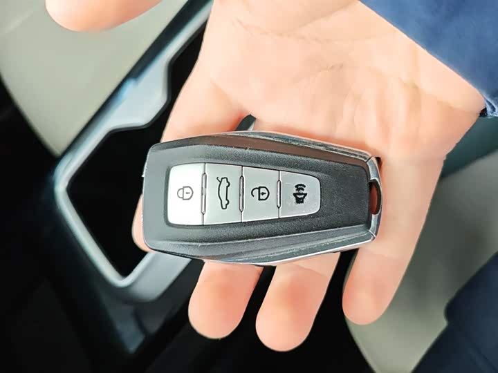 Фото 9 - Geely Geometry E Firefly