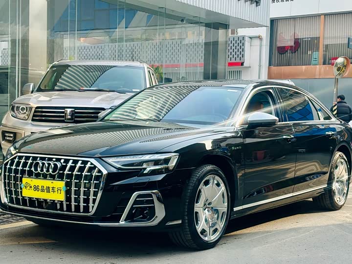 Фото 1 - Audi A8