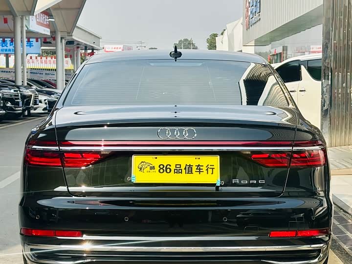 Фото 3 - Audi A8