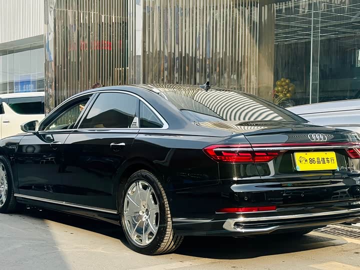 Фото 4 - Audi A8