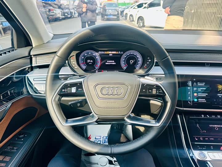 Фото 8 - Audi A8