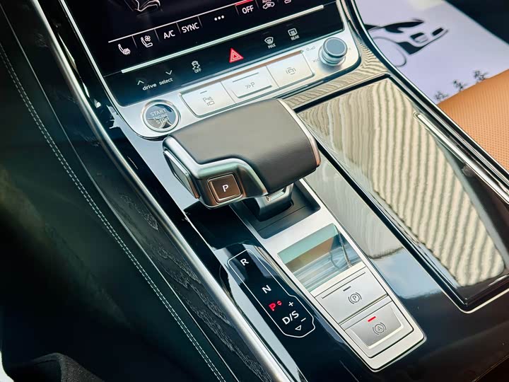 Фото 9 - Audi A8
