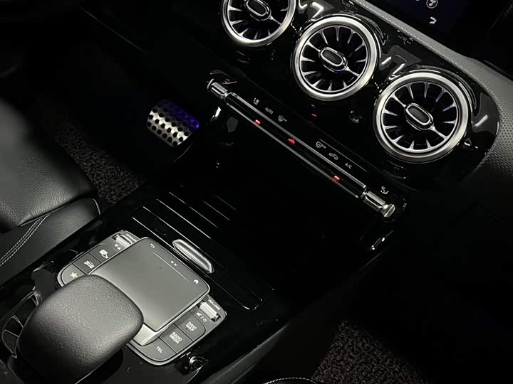 Фото 9 - Mercedes-Benz CLA-Class