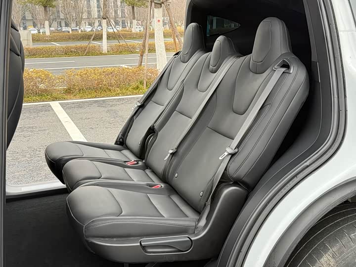 Фото 9 - Tesla Model X