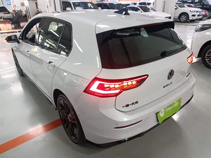 Фото 5 - Volkswagen Golf