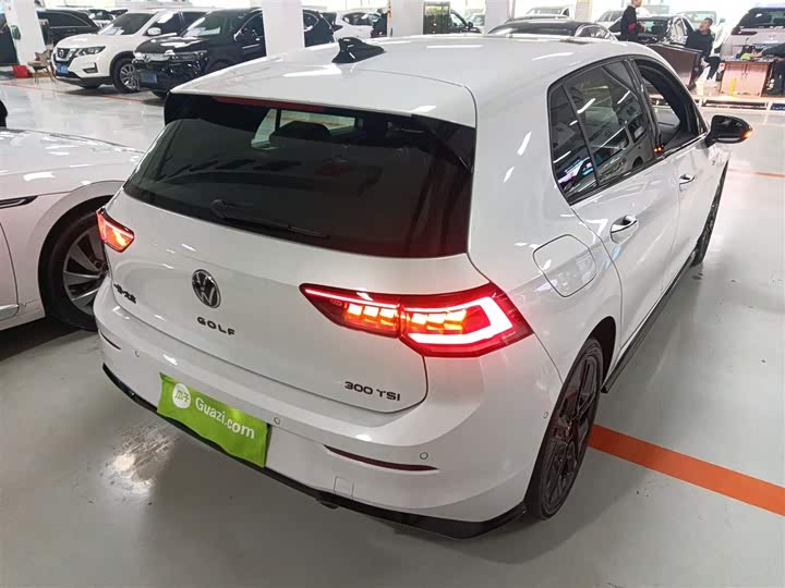 Фото 7 - Volkswagen Golf