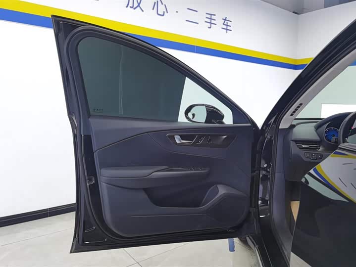 Фото 7 - Hongqi E-QM5