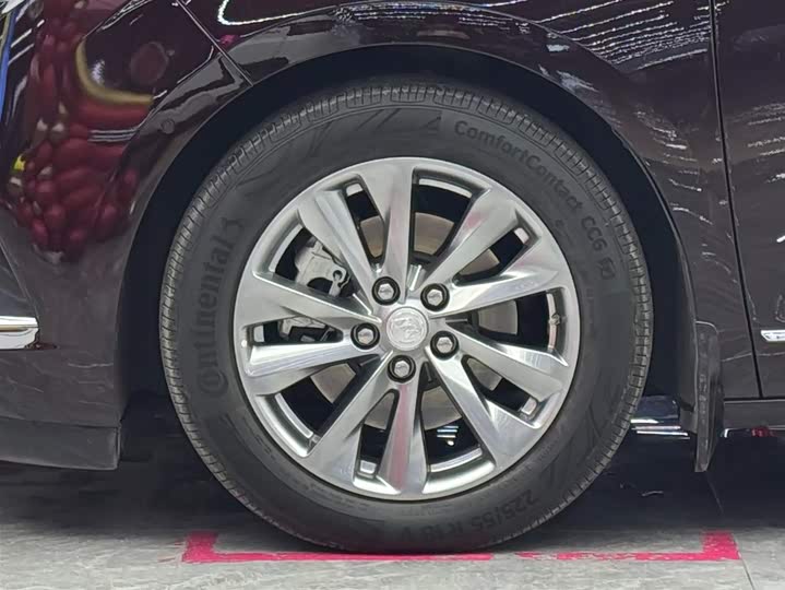 Фото 4 - Buick GL8 ES