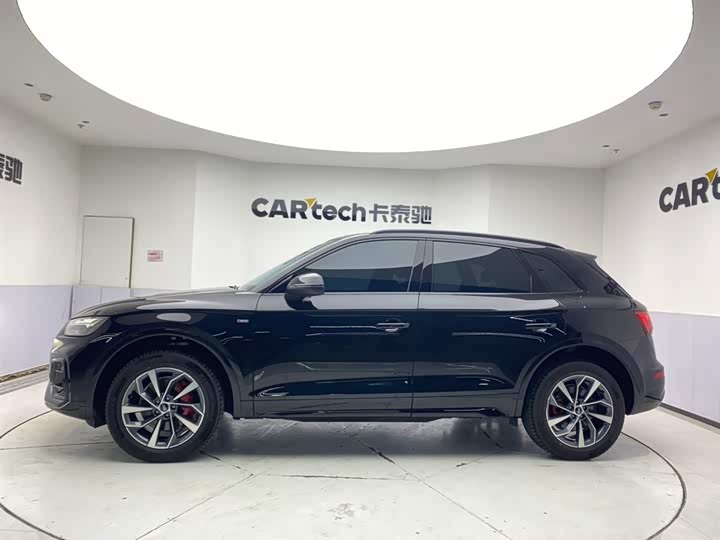 Фото 8 - Audi Q5L