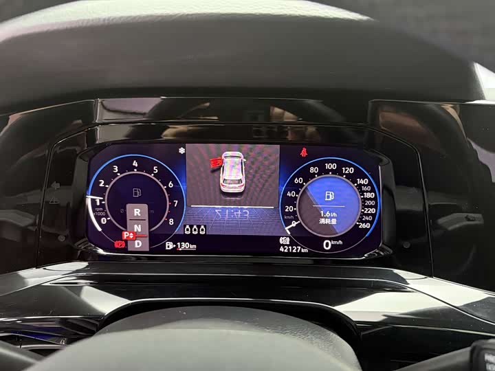 Фото 8 - Volkswagen Golf