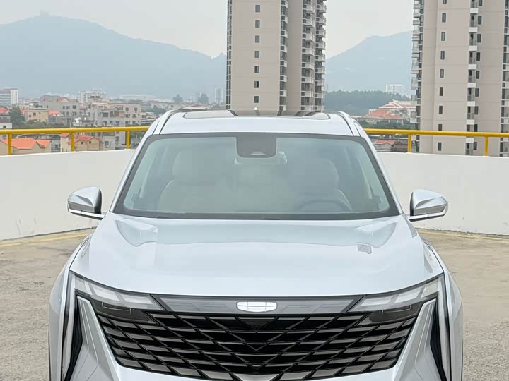 Фото 2 - Geely Atlas L