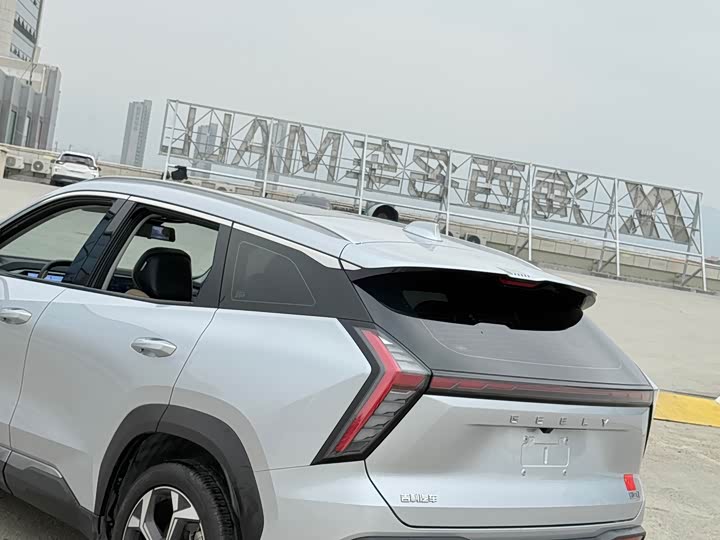 Фото 4 - Geely Atlas L