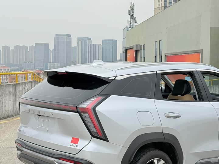 Фото 5 - Geely Atlas L