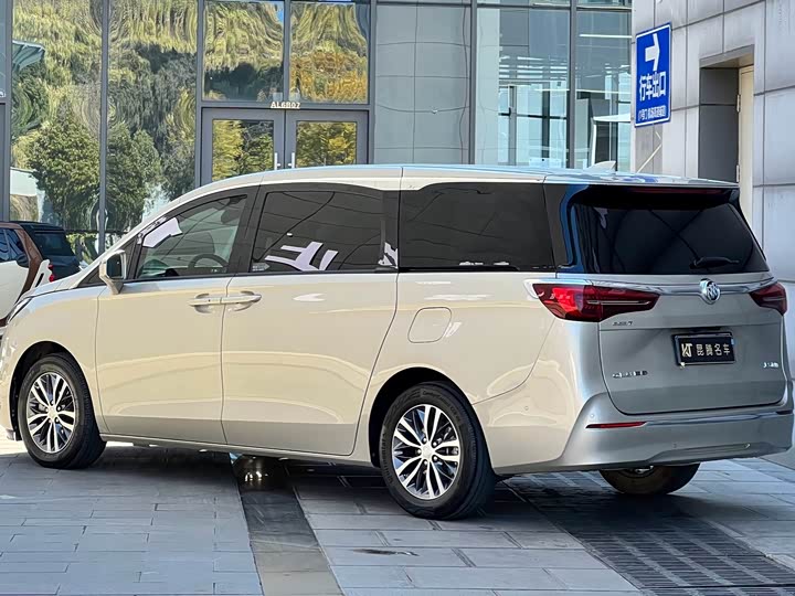 Фото 6 - Buick GL8 ES