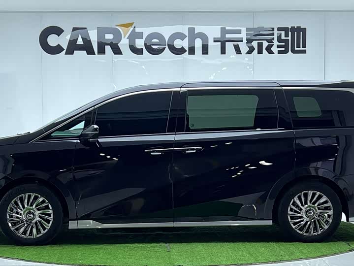 Фото 2 - GAC Trumpchi M8