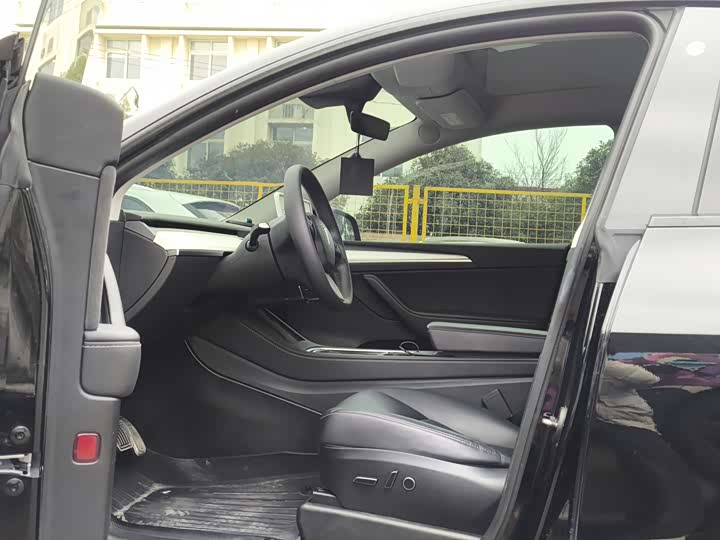 Фото 8 - Tesla Model Y