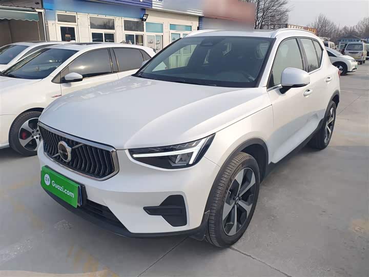 Фото 2 - Volvo XC40