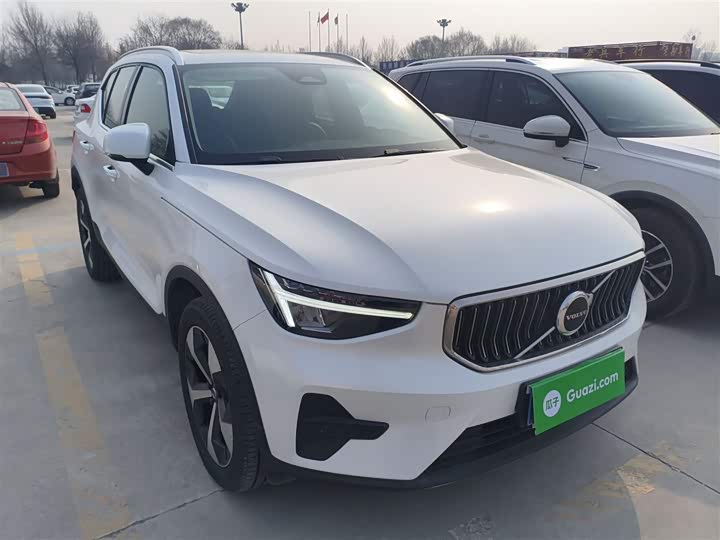 Фото 4 - Volvo XC40