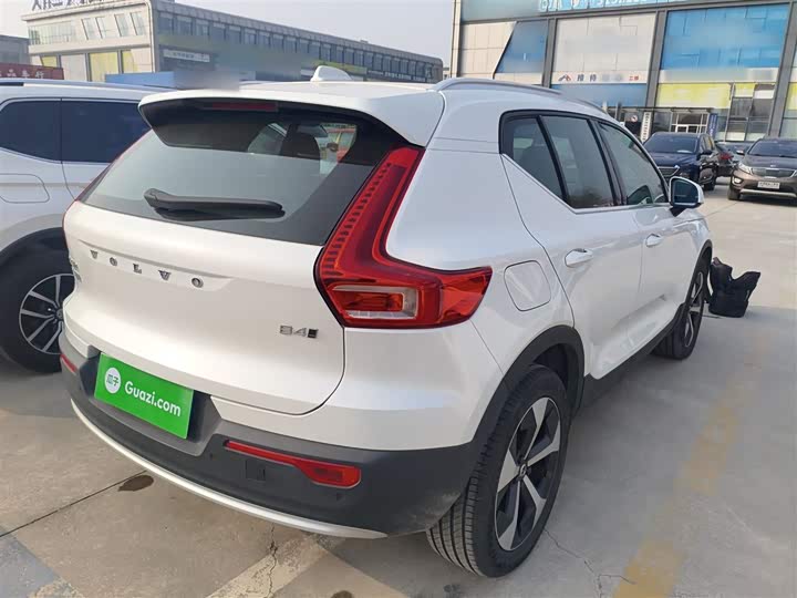 Фото 7 - Volvo XC40