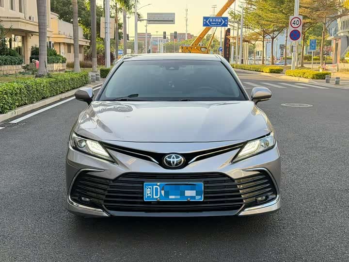 Фото 2 - Toyota Camry