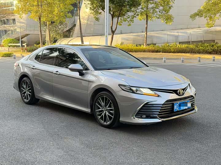 Фото 3 - Toyota Camry
