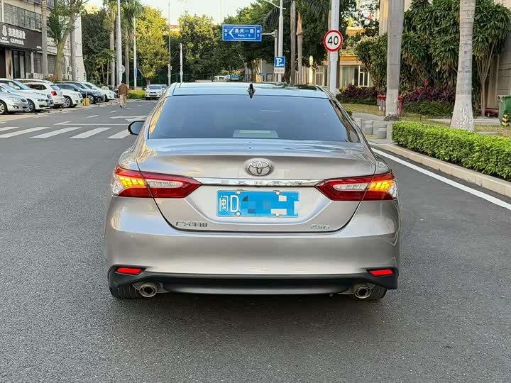 Фото 5 - Toyota Camry