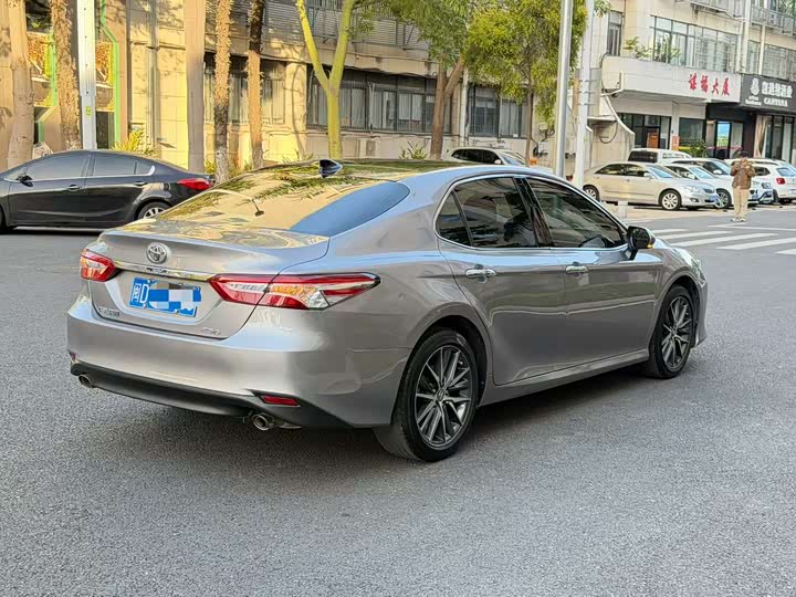 Фото 6 - Toyota Camry