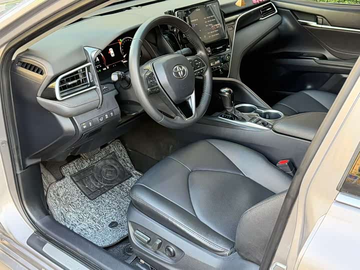 Фото 7 - Toyota Camry