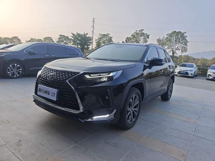 Фото 1 - Toyota RAV4