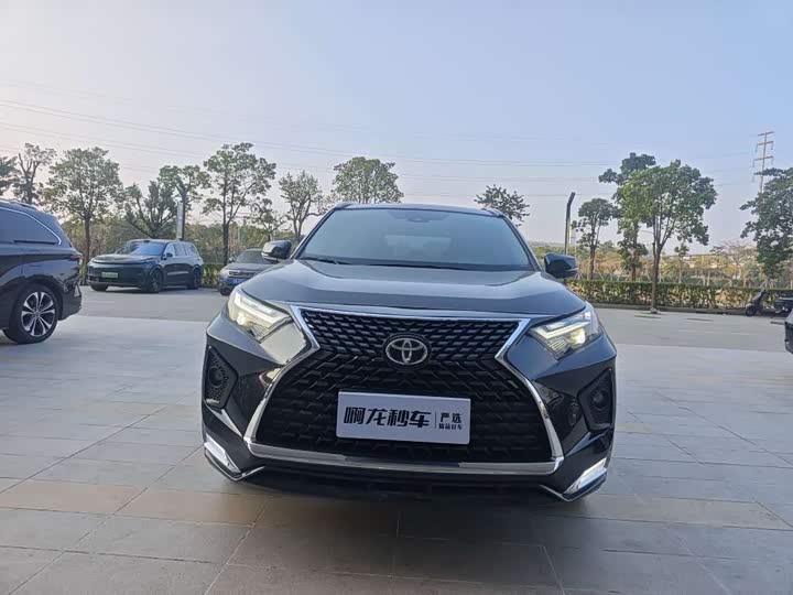 Фото 2 - Toyota RAV4