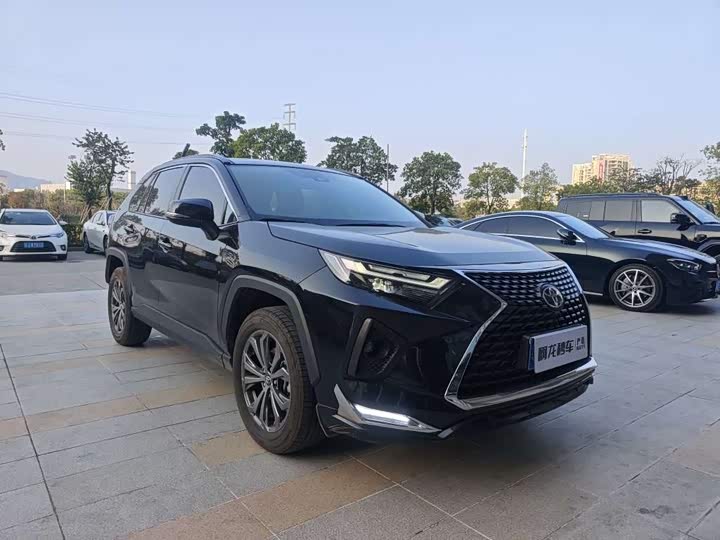 Фото 3 - Toyota RAV4