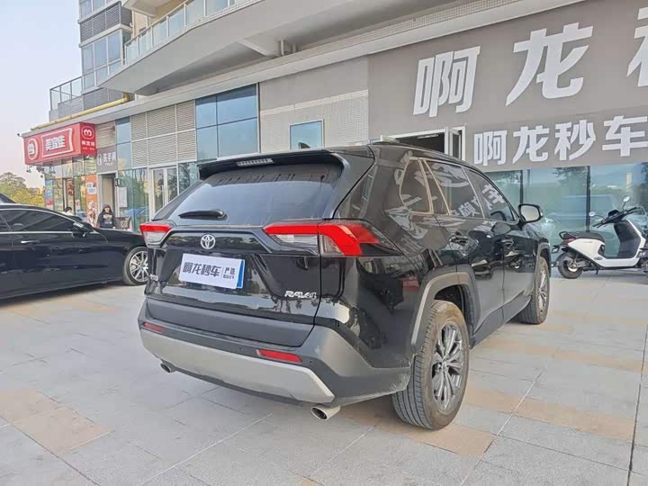 Фото 7 - Toyota RAV4