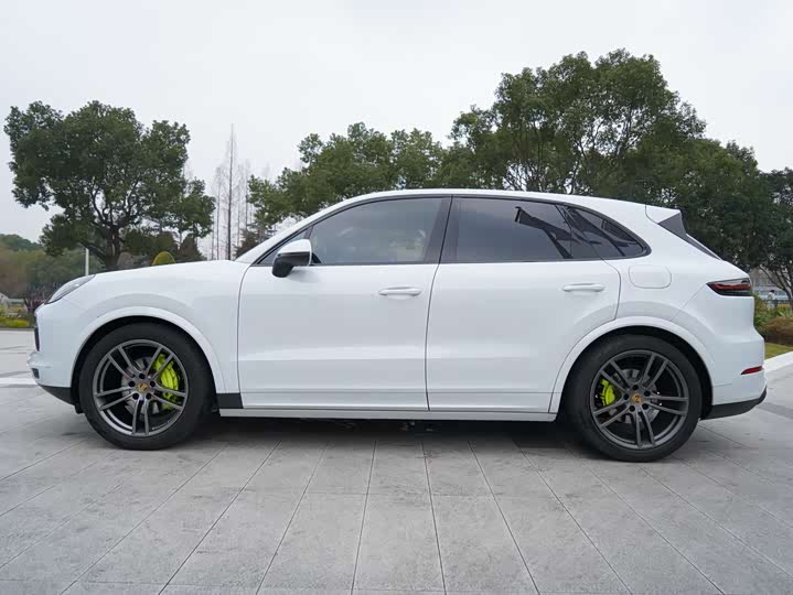 Фото 3 - Porsche Cayenne Hybrid