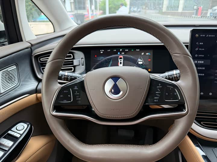 Фото 7 - Denza D9