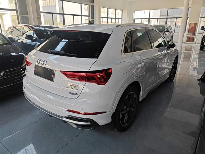 Фото 7 - Audi Q3