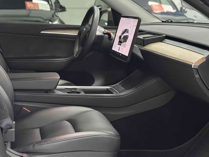 Фото 6 - Tesla Model Y