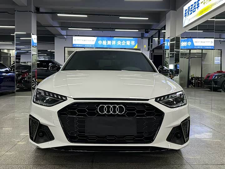 Фото 1 - Audi A4L