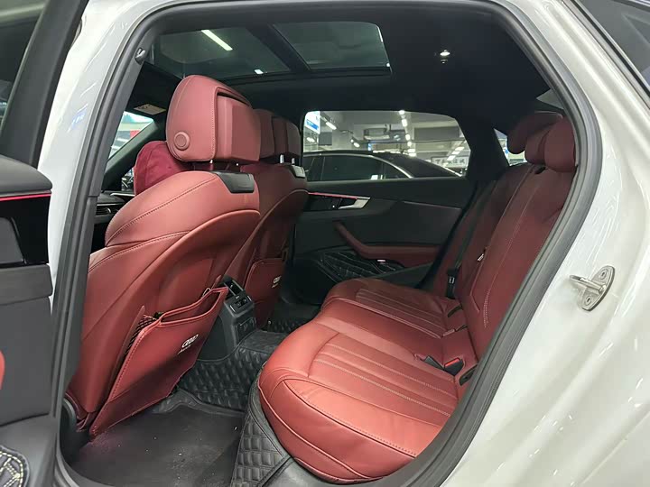 Фото 6 - Audi A4L