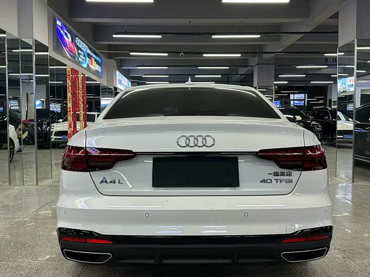 Фото 8 - Audi A4L