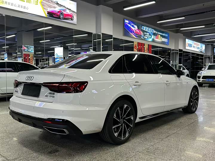 Фото 9 - Audi A4L