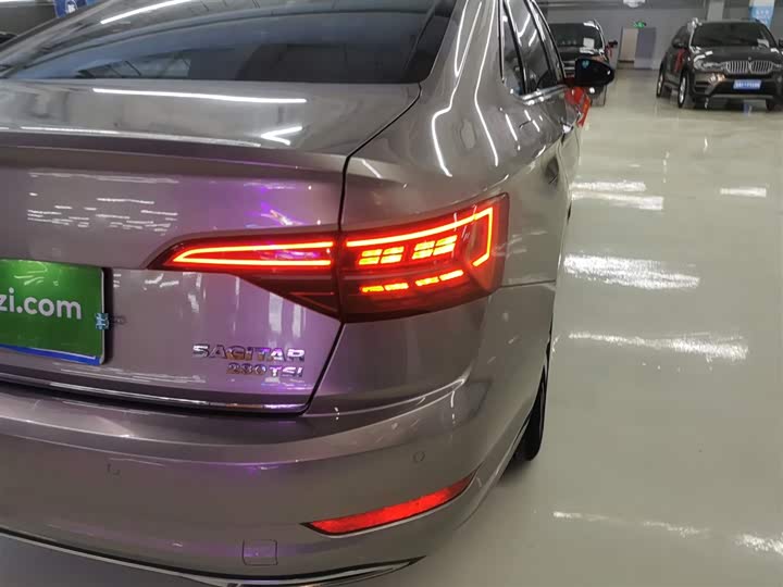 Фото 8 - Volkswagen Sagitar L