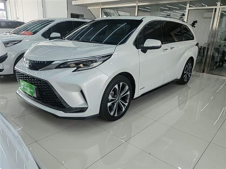 Фото 1 - Toyota Granvia