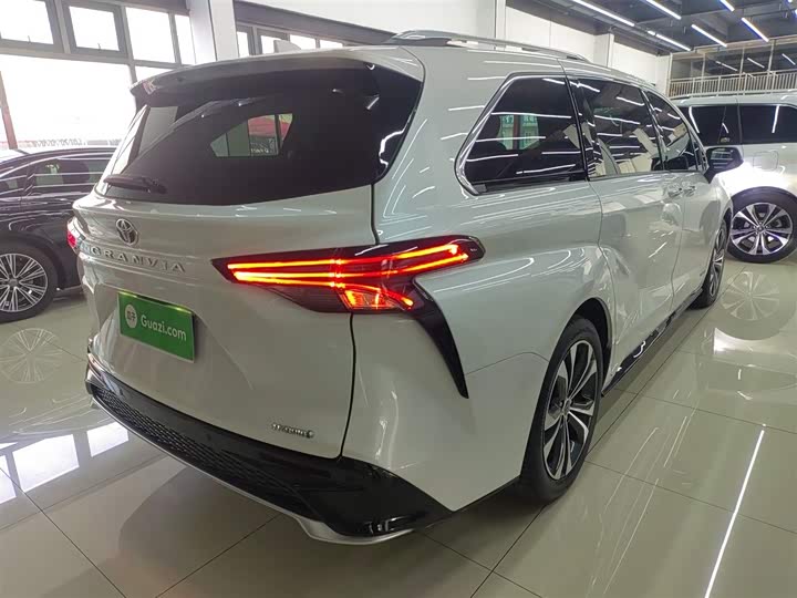 Фото 7 - Toyota Granvia