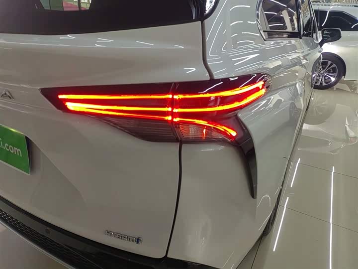 Фото 8 - Toyota Granvia