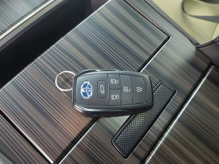 Фото 9 - Toyota Granvia