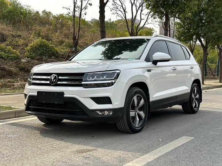 Фото 1 - Volkswagen Tharu