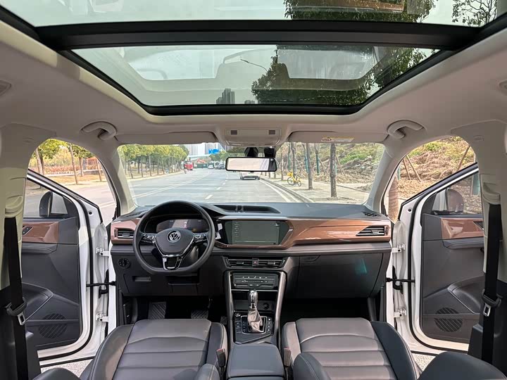 Фото 6 - Volkswagen Tharu