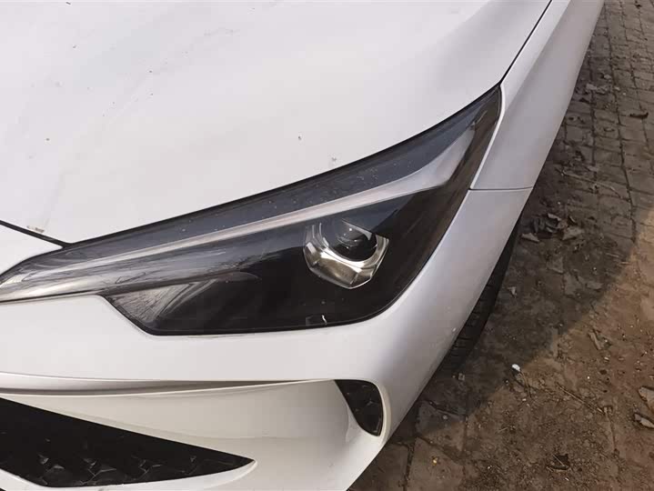 Фото 5 - Roewe i5