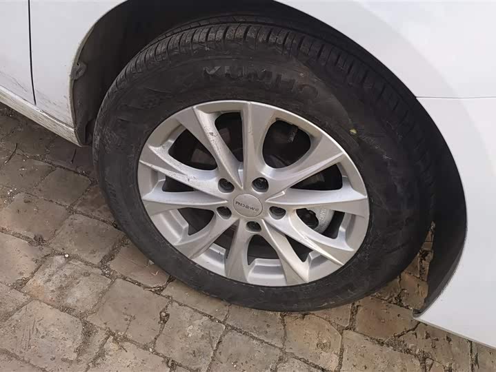 Фото 6 - Roewe i5