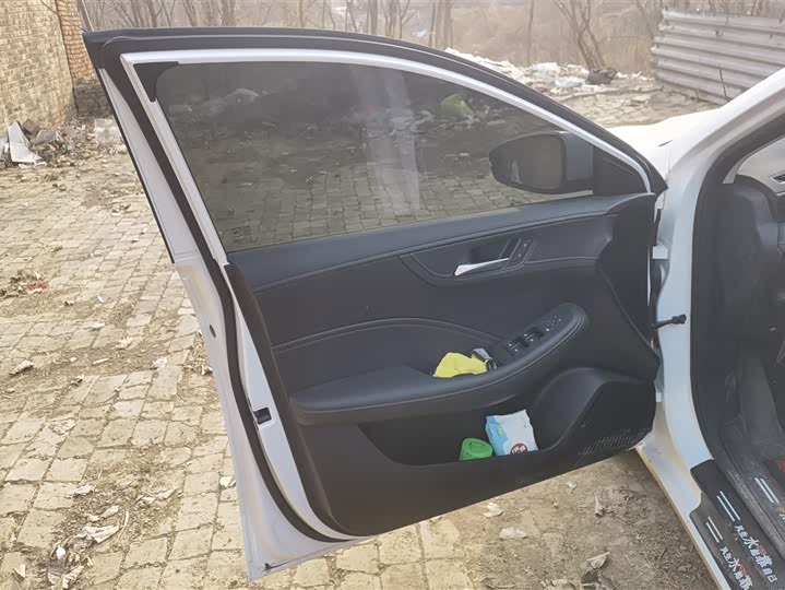 Фото 7 - Roewe i5